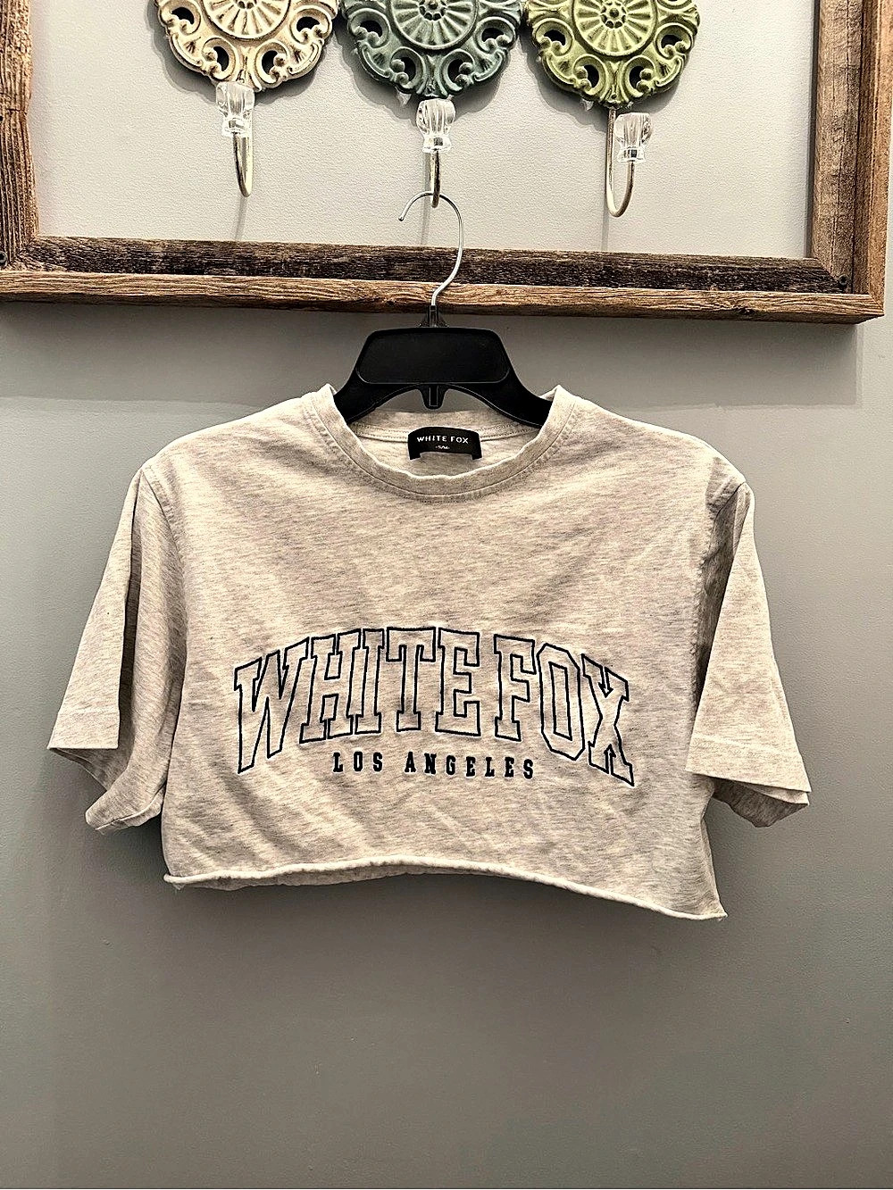 White Fox Los Angeles Graphic Cropped Tee in Gray Small
